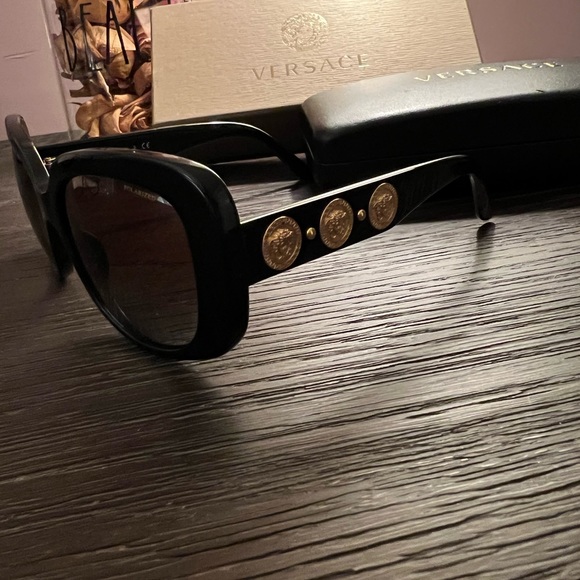 Versace Sunglasses - Picture 4 of 10